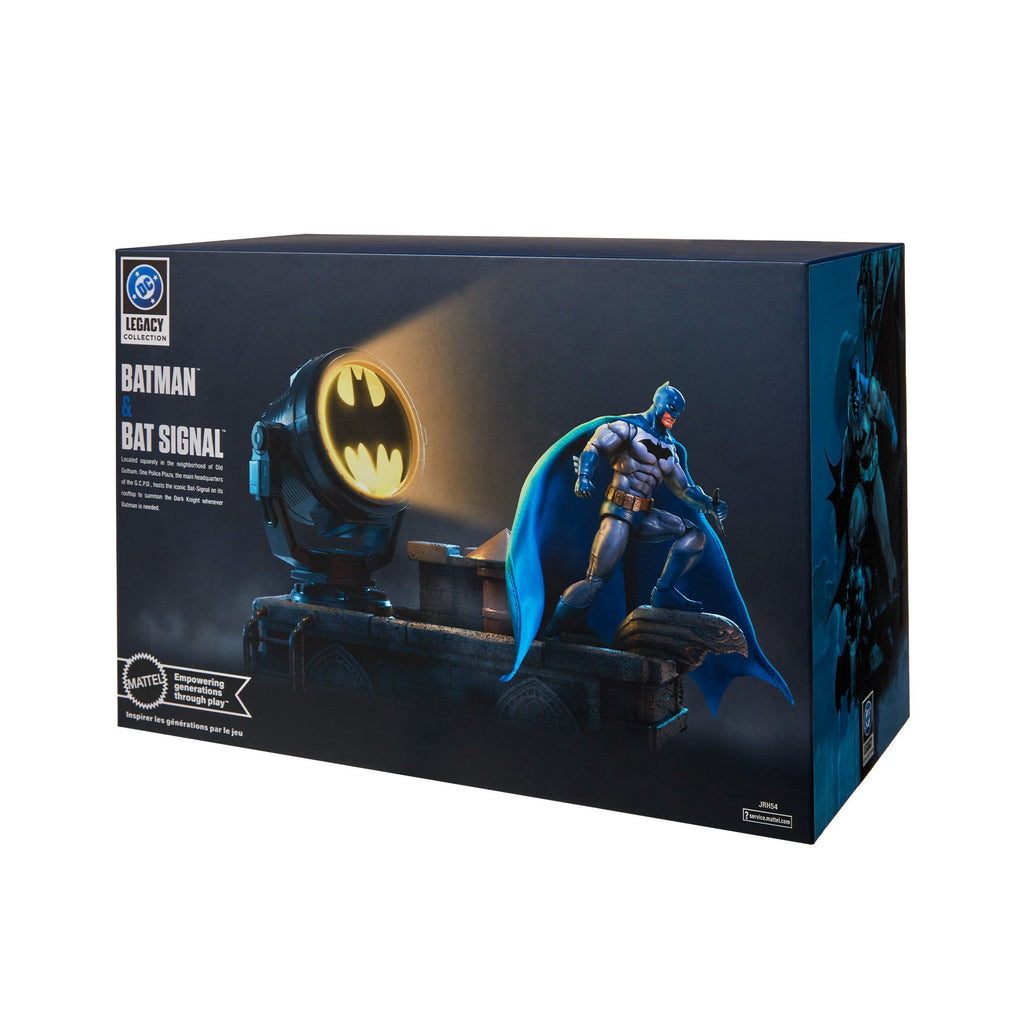 DC Premium Batman: Hush Rooftop Bat-Signal Diorama Set